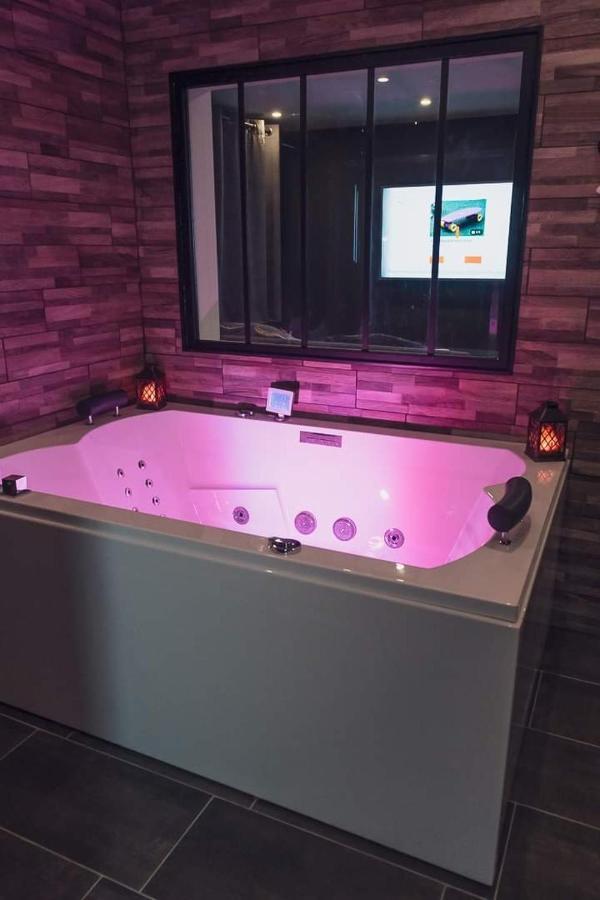 Charmante résidence de tourisme avec Jacuzzi Crecy-la-Chapelle Esterno foto